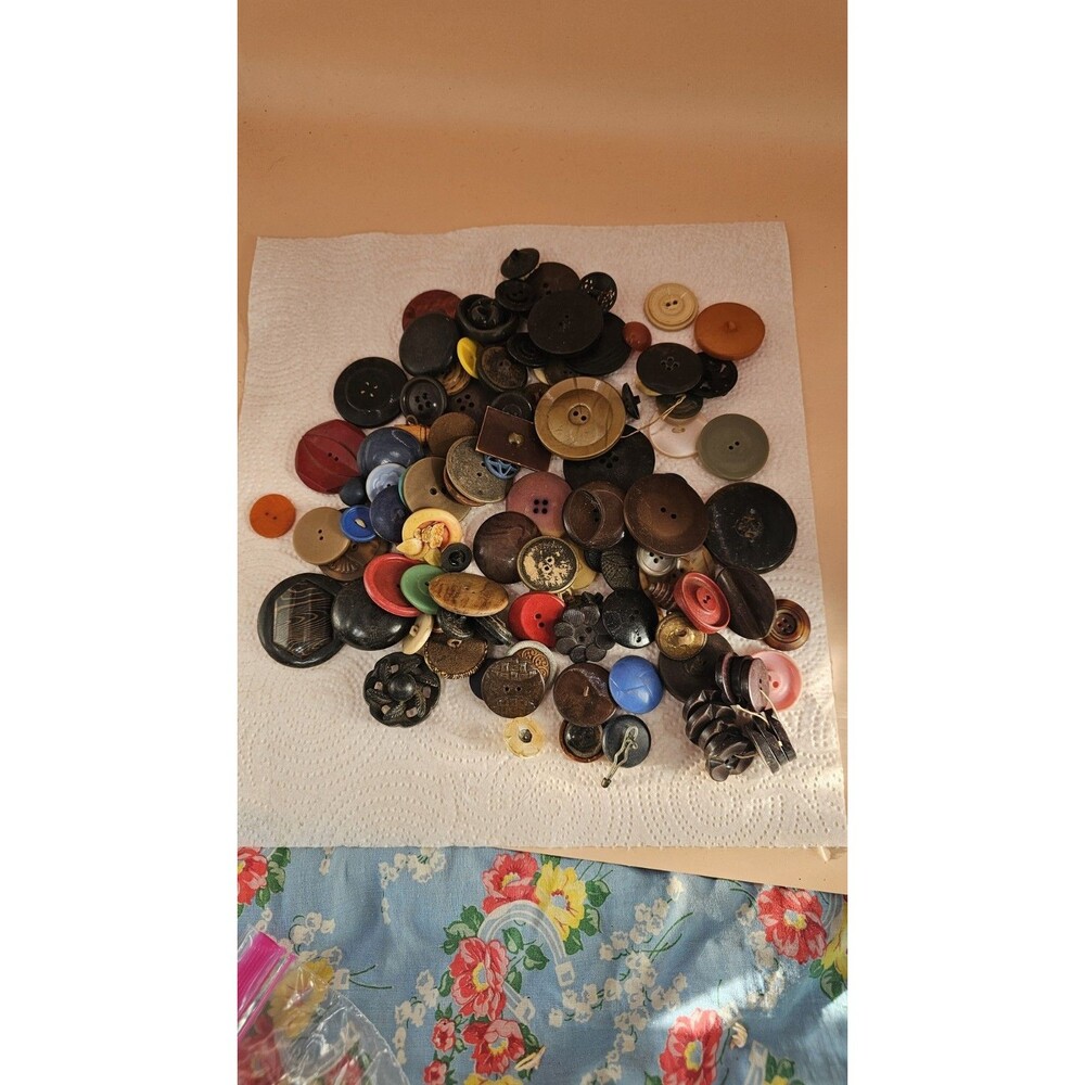 Vintage Buttons Bulk Craft Mixed Materials Colors Sizes. Bag B 100+ Buttons